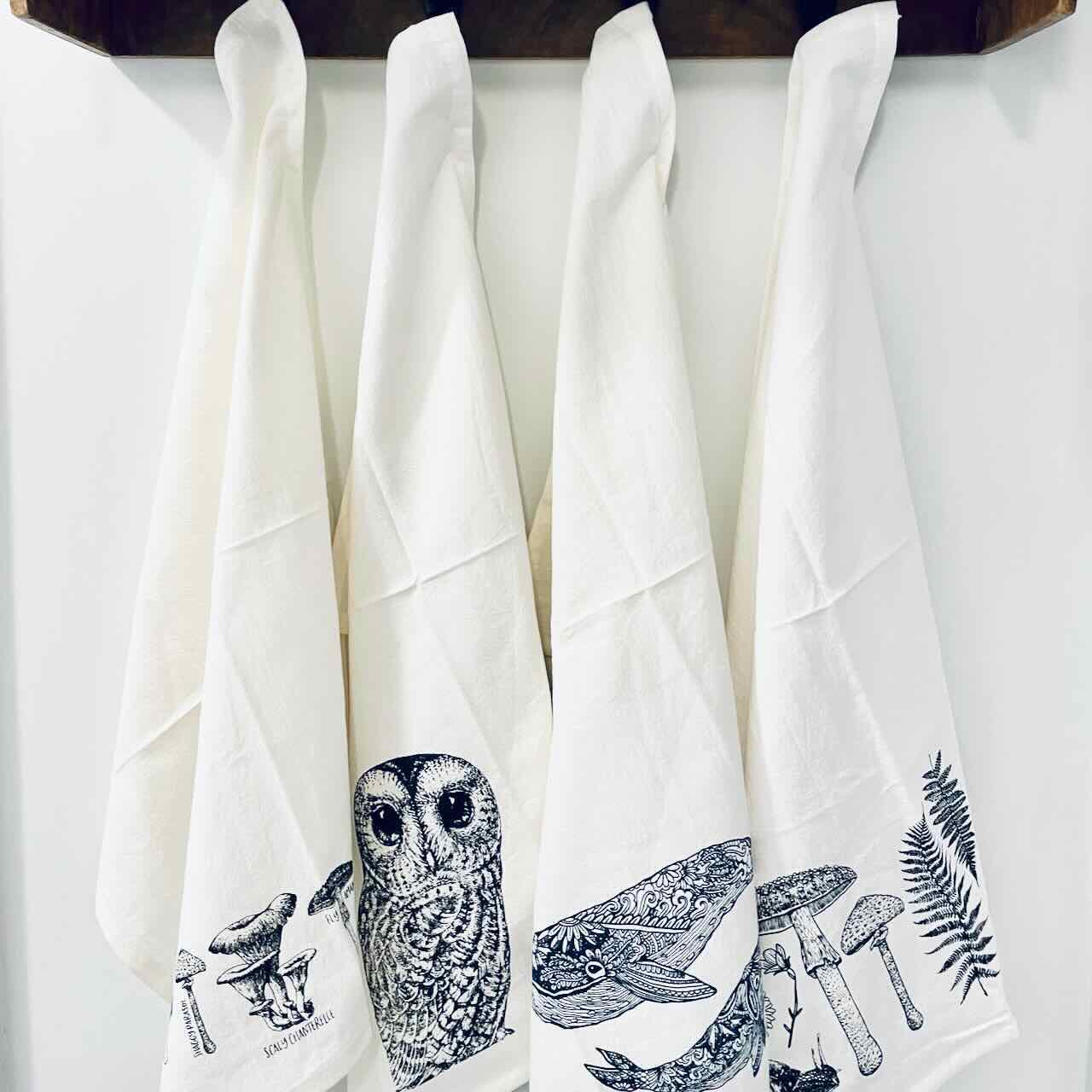 http://www.aiteall.ca/cdn/shop/collections/your-green-kitchen-organic-cotton-towels-hanging.jpg?v=1665164286