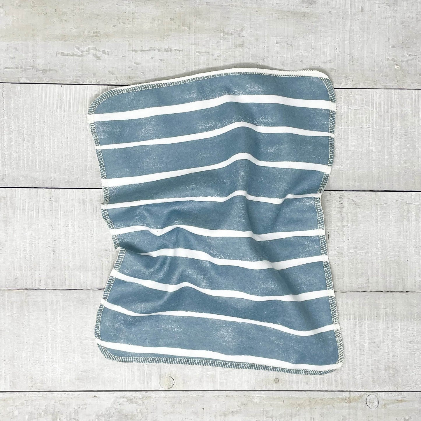 https://www.aiteall.ca/cdn/shop/products/3huggers-paperless-towels-grey-stripes.jpg?v=1682700248&width=1445