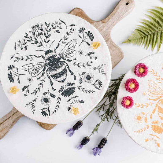 https://www.aiteall.ca/cdn/shop/products/your-green-kitchen-bees-bowl-covers-charcoal-bee.jpg?v=1654886118&width=533